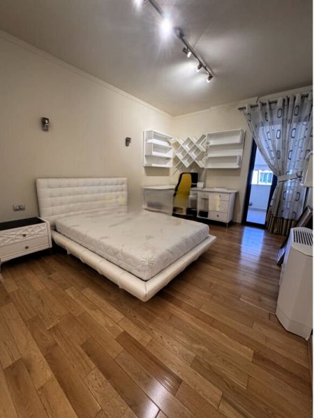 Tirane, jepet me qera apartament 3+1 Kati 6, 136 m² 1.500 € (rruga e kosovarve)