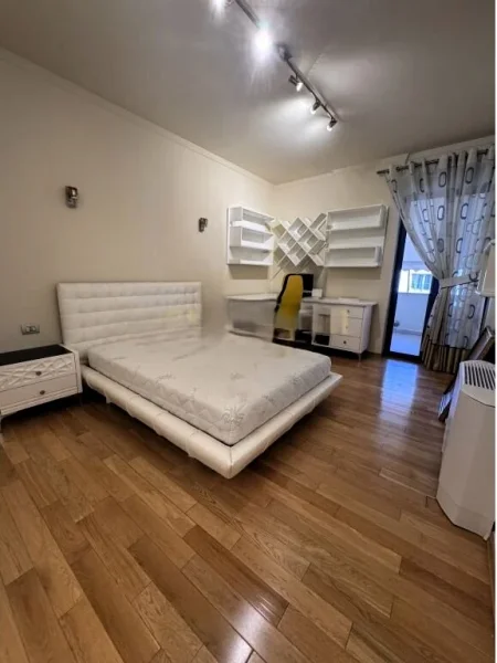 Tirane, jepet me qera apartament 3+1 Kati 6, 136 m² 1.500 € (rruga e kosovarve)