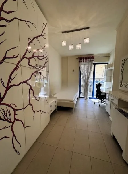 Tirane, jepet me qera apartament 3+1 Kati 6, 136 m² 1.500 € (rruga e kosovarve)