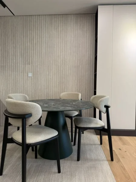 Tirane, jepet me qera apartament 1+1 Kati 13, 70 m² 1.200 €