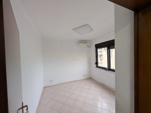 Tirane, jepet me qera ambjent biznesi Kati 5, 140 m² 850 € (Bllok)