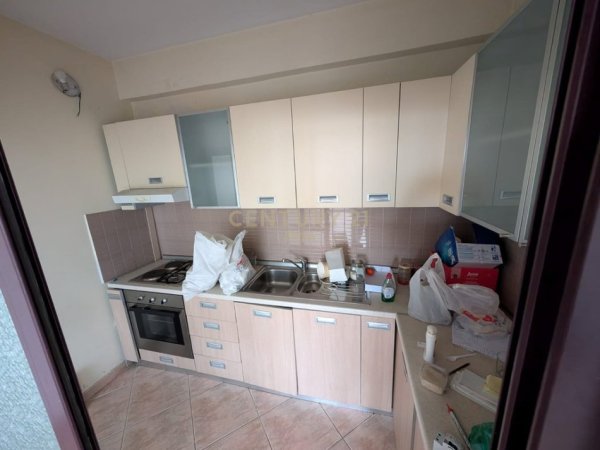 Tirane, jepet me qera ambjent biznesi Kati 5, 140 m² 850 € (Bllok)