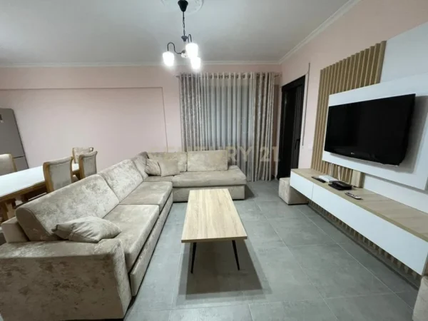 Tirane, jepet me qera apartament 1+1 Kati 5, 77 m² 500 € (Unaza e Re)