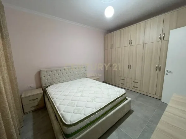 Tirane, jepet me qera apartament 1+1 Kati 5, 77 m² 500 € (Unaza e Re)