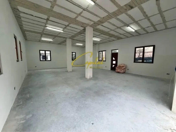 Tirane, jepet me qera magazine Kati 0, 120 m² 650 € (LAPRAKE)