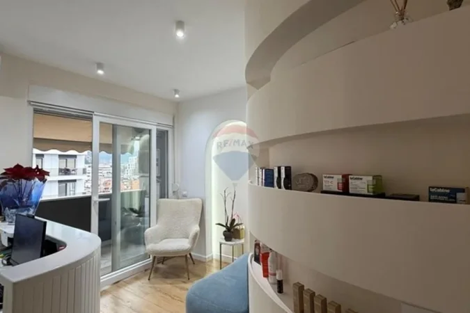 Tirane, jap me qera ambjent biznesi Kati 7, 100 m² 800 € 