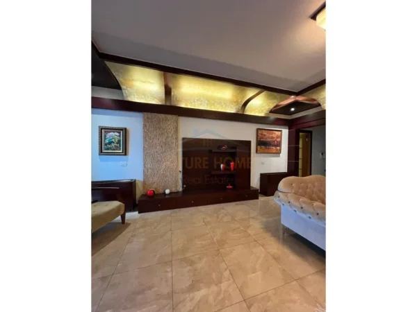 Tirane, jap me qera apartament 3+1+Ballkon Kati 9, 196 m² 2.200 € (GALERIA ETC)