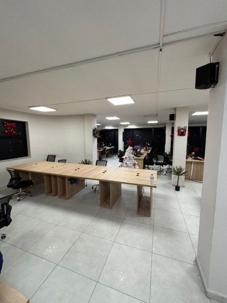 Tirane, jepet me qera ambjent biznesi Kati 0, 2.500 € (21 Dhjetori)