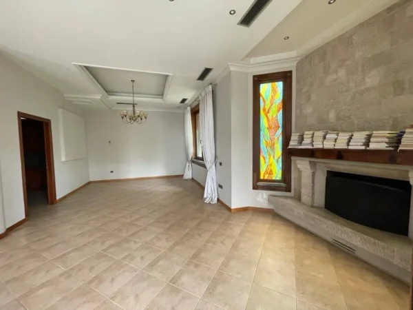 Tirane, shitet Vile , 880.000 € (Vilat Gjermane)