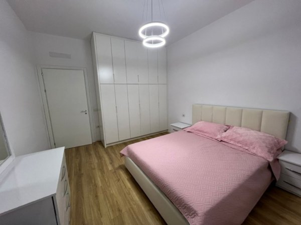 Tirane, jepet me qera apartament 1+1 Kati 4, 69 m² 600 € (fusha aviacionit)