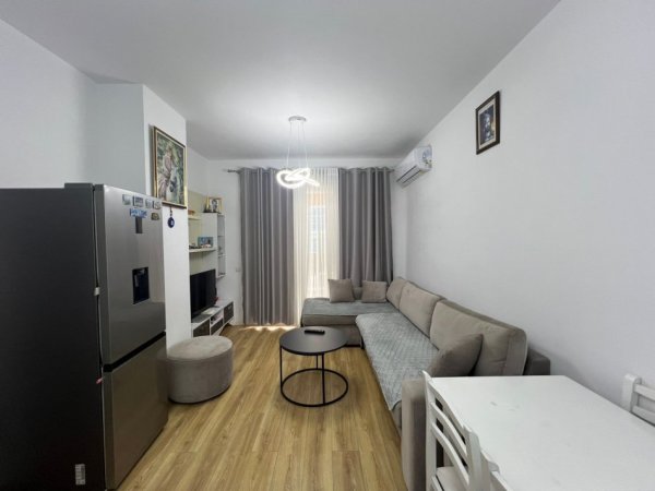 Tirane, jepet me qera apartament 1+1 Kati 4, 69 m² 600 € (fusha aviacionit)