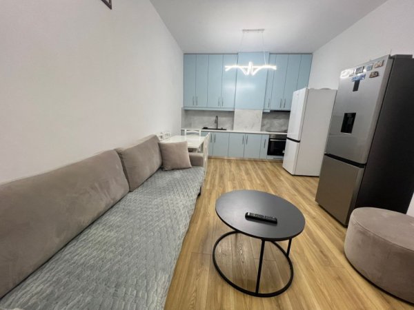 Tirane, jepet me qera apartament 1+1 Kati 4, 69 m² 600 € (fusha aviacionit)
