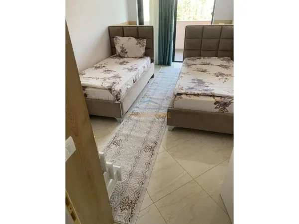 Tirane, jepet me qera 2+1 Kati 2, 82 m² 520 € 