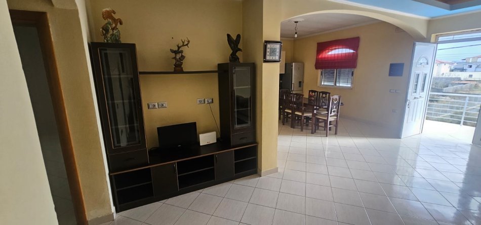 Durres, jepet me qera Vile 3+1+Ballkon Kati 2, 170 m² 350 € (nishtulla)