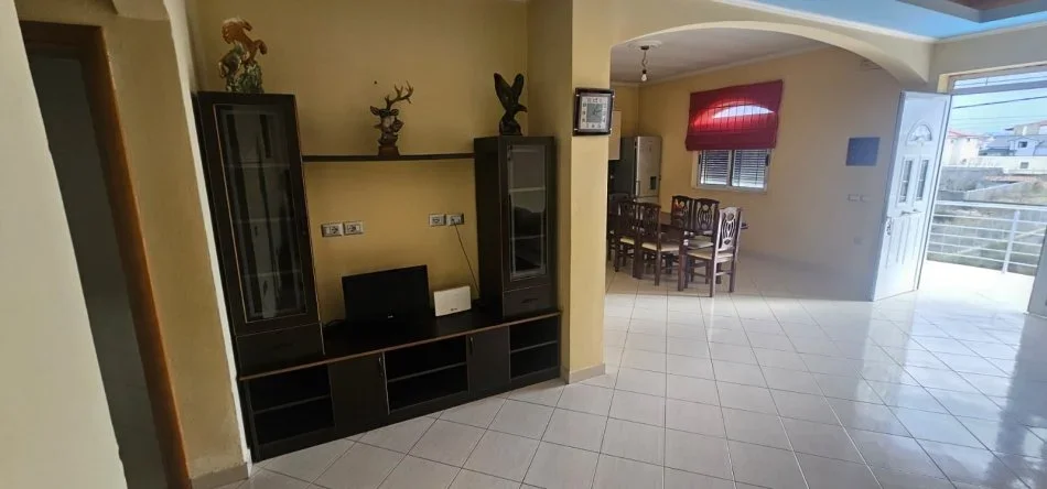 Durres, jepet me qera Vile 3+1+Ballkon Kati 2, 170 m² 350 € (nishtulla)