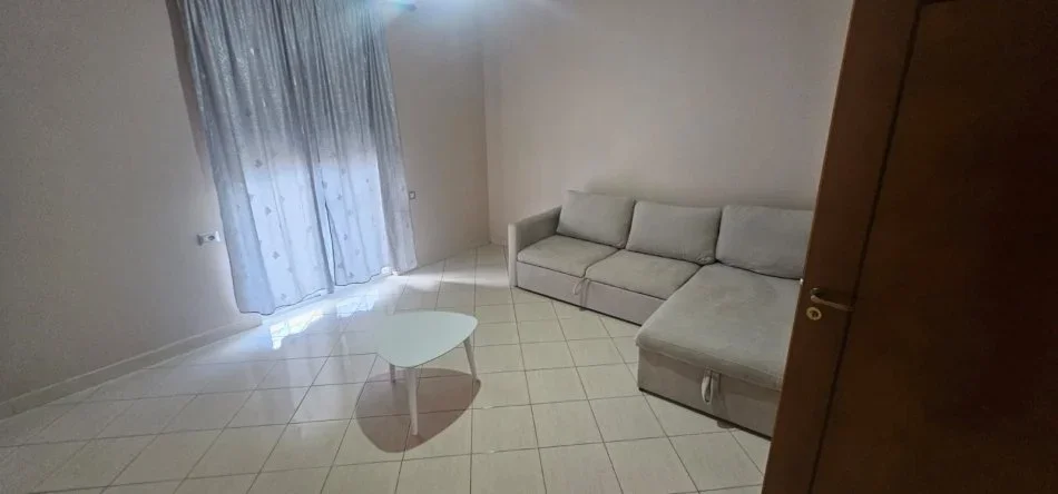 Durres, jepet me qera Vile 3+1+Ballkon Kati 2, 170 m² 350 € (nishtulla)