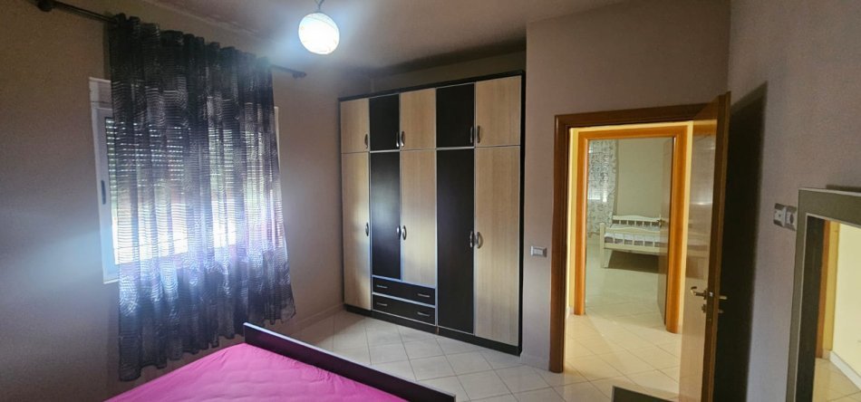 Durres, jepet me qera Vile 3+1+Ballkon Kati 2, 170 m² 350 € (nishtulla)