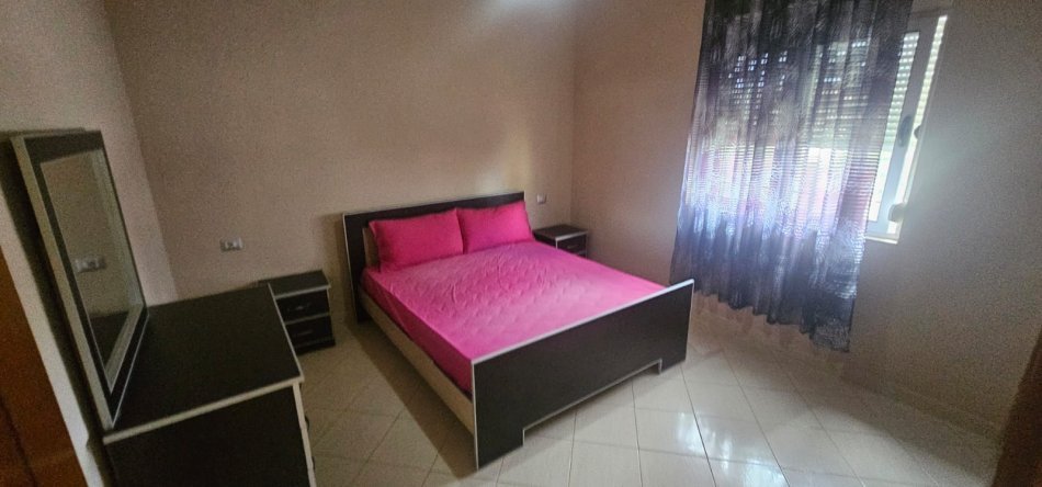 Durres, jepet me qera Vile 3+1+Ballkon Kati 2, 170 m² 350 € (nishtulla)