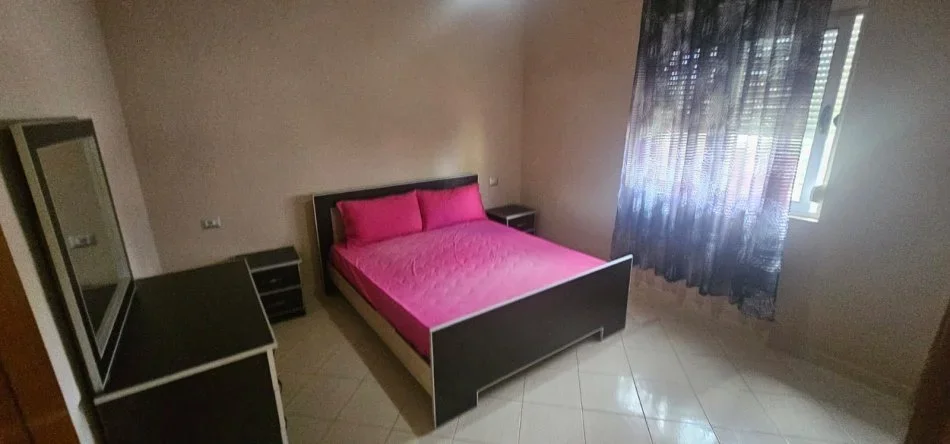 Durres, jepet me qera Vile 3+1+Ballkon Kati 2, 170 m² 350 € (nishtulla)