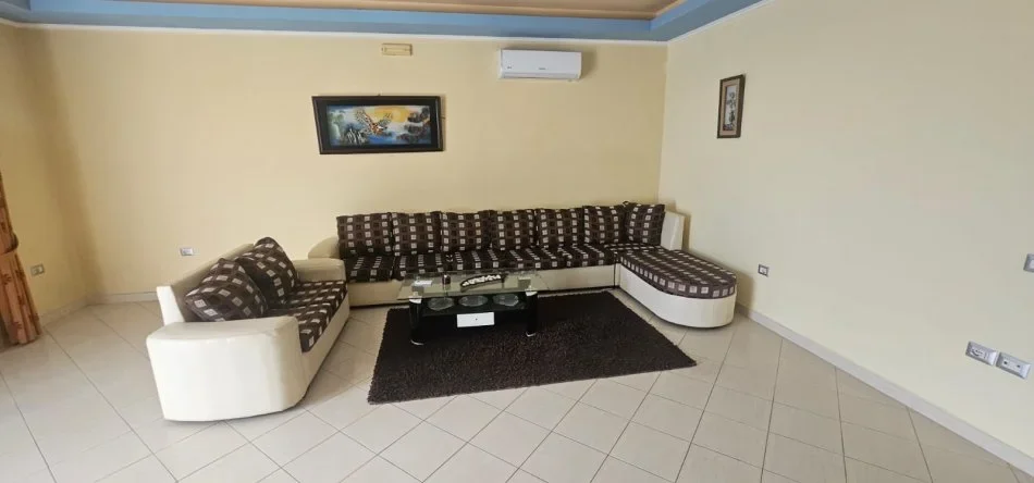 Durres, jepet me qera Vile 3+1+Ballkon Kati 2, 170 m² 350 € (nishtulla)