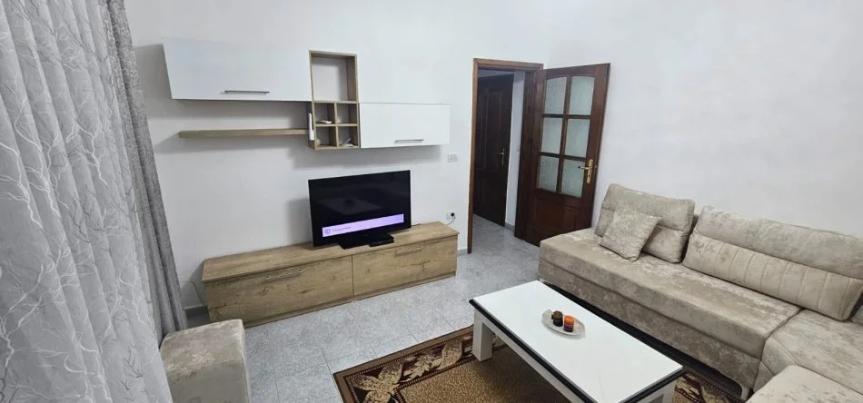 Durres, jepet me qera apartament 1+1 Kati 4, 65 m² 400 € (Lagjia 5)
