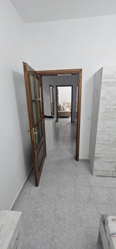 Durres, jepet me qera apartament 1+1 Kati 4, 65 m² 400 € (Lagjia 5)