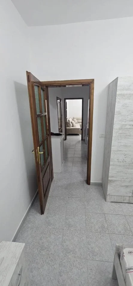 Durres, jepet me qera apartament 1+1 Kati 4, 65 m² 400 € (Lagjia 5)