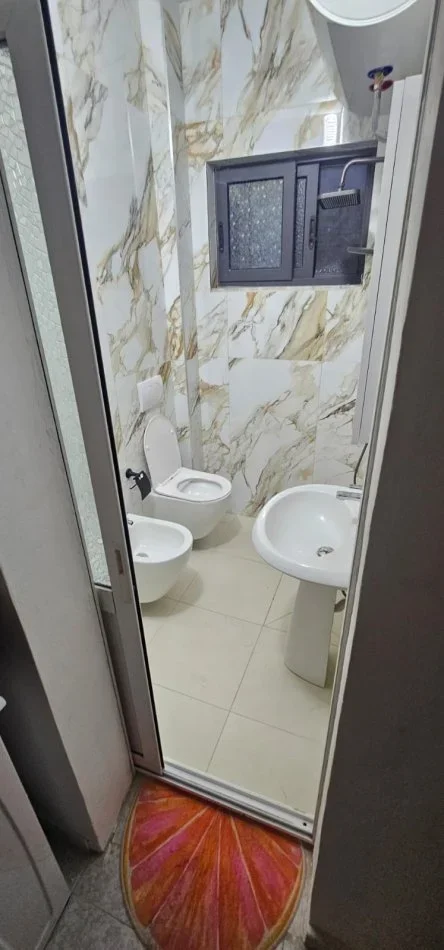 Durres, jepet me qera apartament 1+1 Kati 4, 65 m² 400 € (Lagjia 5)