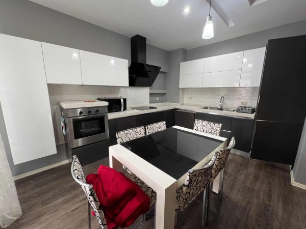 Tirane, jepet me qera apartament 2+1+Ballkon Kati 2, 100 m² 750 € (Kodra e diellit 1)