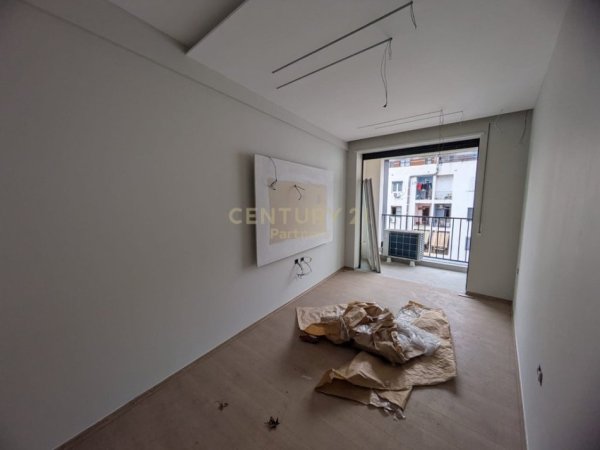 Tirane, shes apartament 1+1 Kati 6, 74 m² 136.000 € (5 Maji)