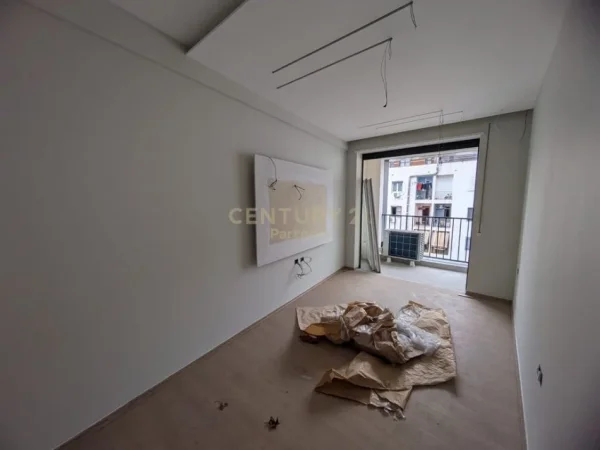 Tirane, shes apartament 1+1 Kati 6, 74 m² 136.000 € (5 Maji)