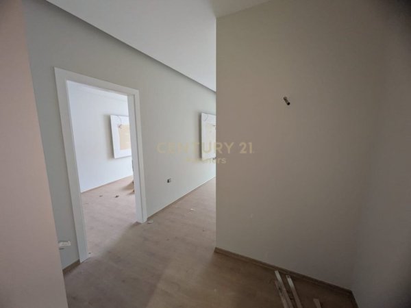 Tirane, shes apartament 1+1 Kati 6, 74 m² 136.000 € (5 Maji)