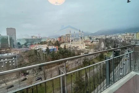 Qera, Apartament 3+1+2, Pranë Downtown, Tiranë