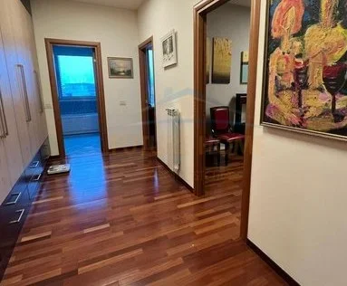 Qera, Apartament 3+1+2, Pranë Downtown, Tiranë