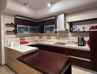 Qera, Apartament 3+1+2, Pranë Downtown, Tiranë