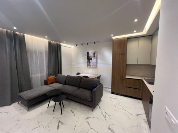 Tirane, jepet me qera apartament 1+1+Ballkon Kati 6, 66 m² 800 € (ZOGU I ZI)