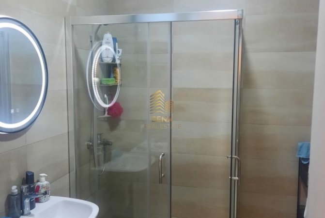 Tirane, jepet me qera apartament 2+1+Ballkon Kati 3, 123 m² 750 € (Farmacia 10)