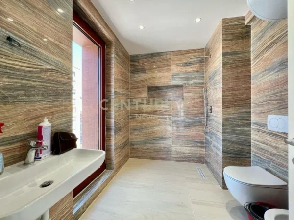 Tirane, shes apartament 1+1 Kati 7, 68 m² 249.000 € (Rruga e Kavajes)