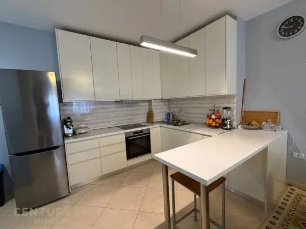 Tirane, shes apartament 1+1 Kati 1, 84 m² 101.000 € (Fresk)