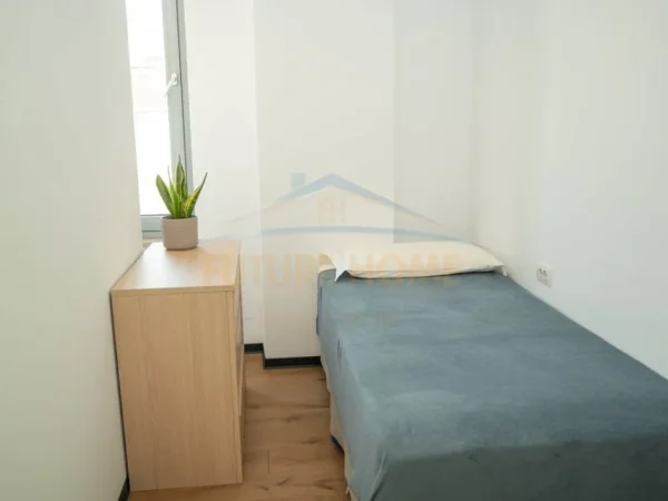 Tirane, jepet me qera apartament 3+1 Kati 4, 1.800 € (Stadium Dinamo)