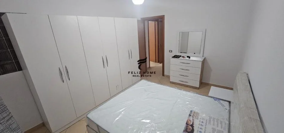 Tirane, jepet me qera apartament 2+1 Kati 3, 115 m² 500 € (YZBERISHT)