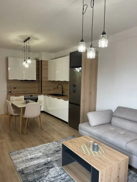 Tirane, jepet me qera apartament 2+1+Ballkon Kati 6, 100 m, 60 000 Leke (Univers City)