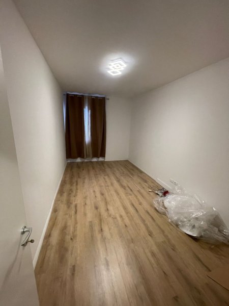 Tirane, jepet me qera apartament 2+1+Ballkon Kati 6, 100 m, 60 000 Leke (Univers City)