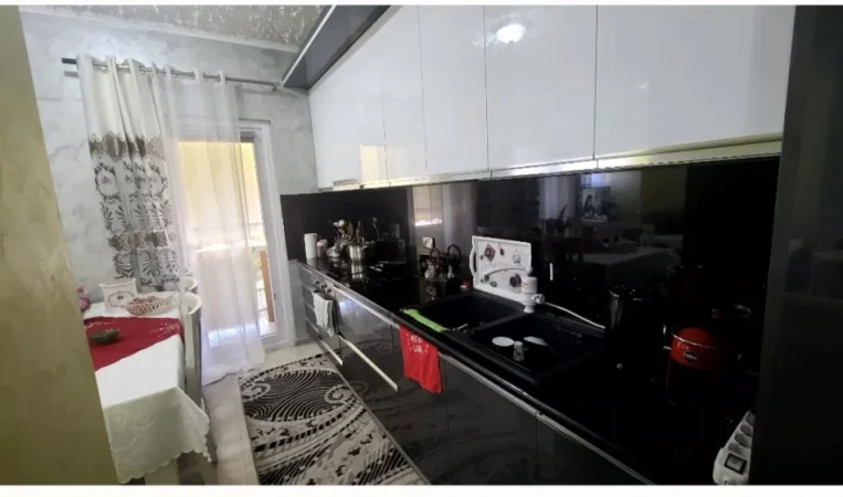 Tirane, jap me qera apartament 1+1+Aneks+Ballkon Kati 4, 1 m² 550 € (Don bosko mbrapa hotel Ferrarit)