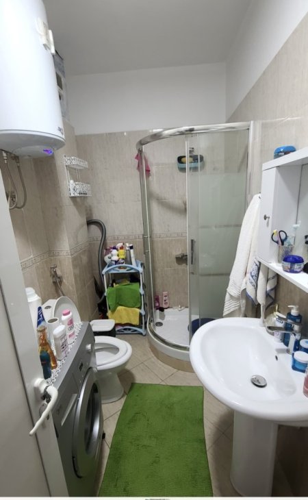 Tirane, jap me qera apartament 1+1+Aneks+Ballkon Kati 4, 1 m² 550 € (Don bosko mbrapa hotel Ferrarit)