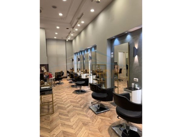 Tirane, shitet ambjent biznesi Kati 0, 87 m² 700.000 € (Rruga e Kosovareve)