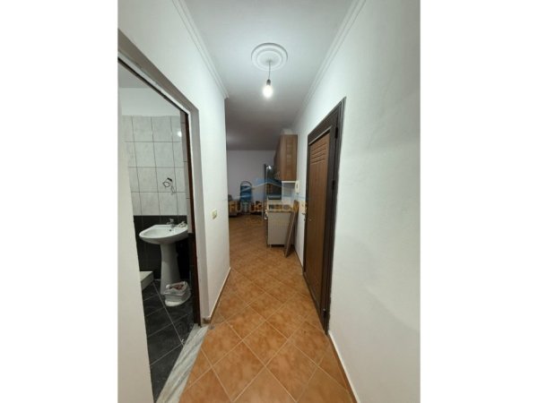 Tirane, jepet me qera apartament 1+1 Kati 6, 68 m² 400 € (Kombinat)