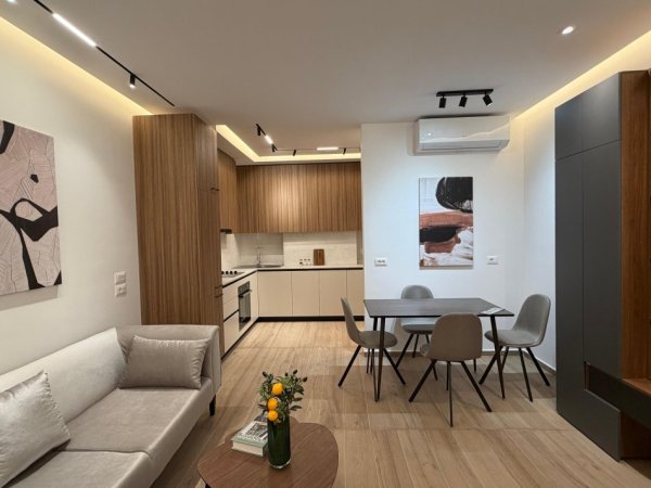 Tirane, jepet me qera apartament 1+1+Ballkon Kati 3, 70 m² 750 € (zogu i zi)