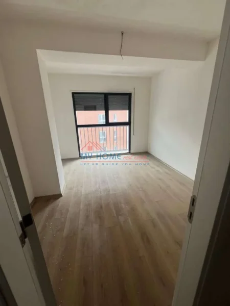Tirane, jepet me qera zyre Kati 6, 98 m² 670 € (Bulevardi i Ri)
