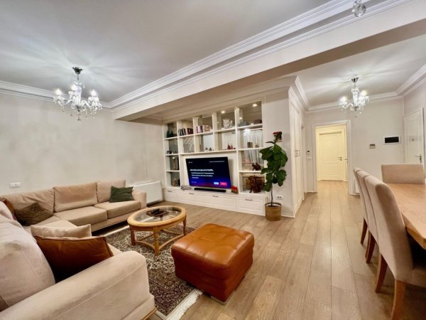 Tirane, jepet me qera apartament 2+1+Ballkon Kati 3, 120 m² 1.000 € (Ne fillim te Rruges, Don Bosko. Tirane)